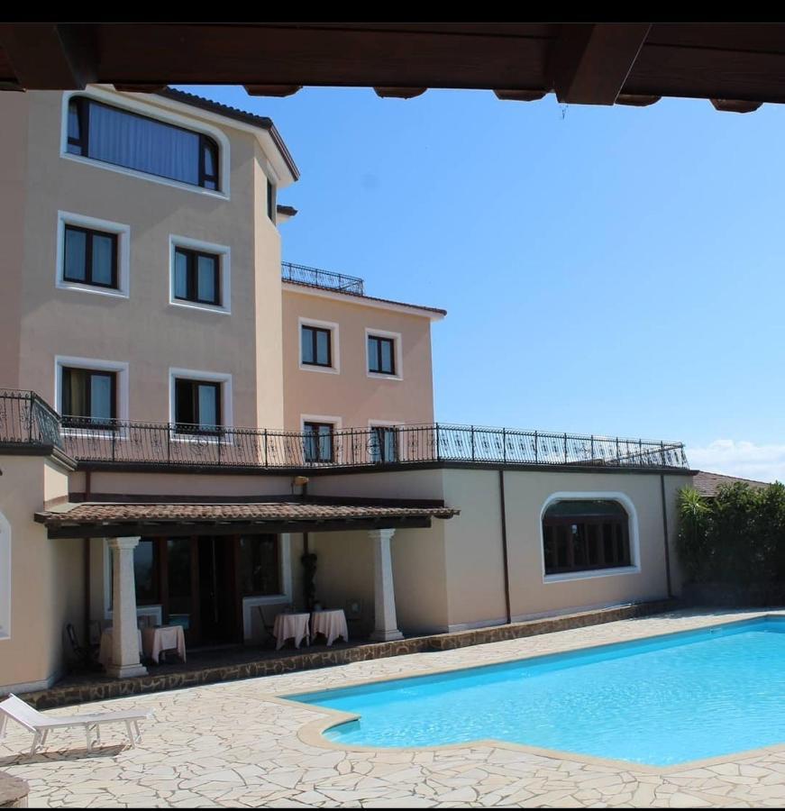Le Tre Rose Hotell Bono  Exteriör bild