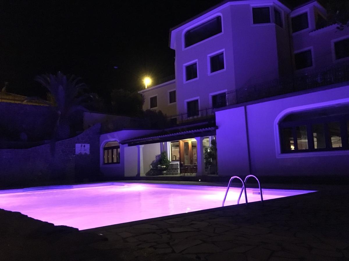 Le Tre Rose Hotell Bono  Exteriör bild